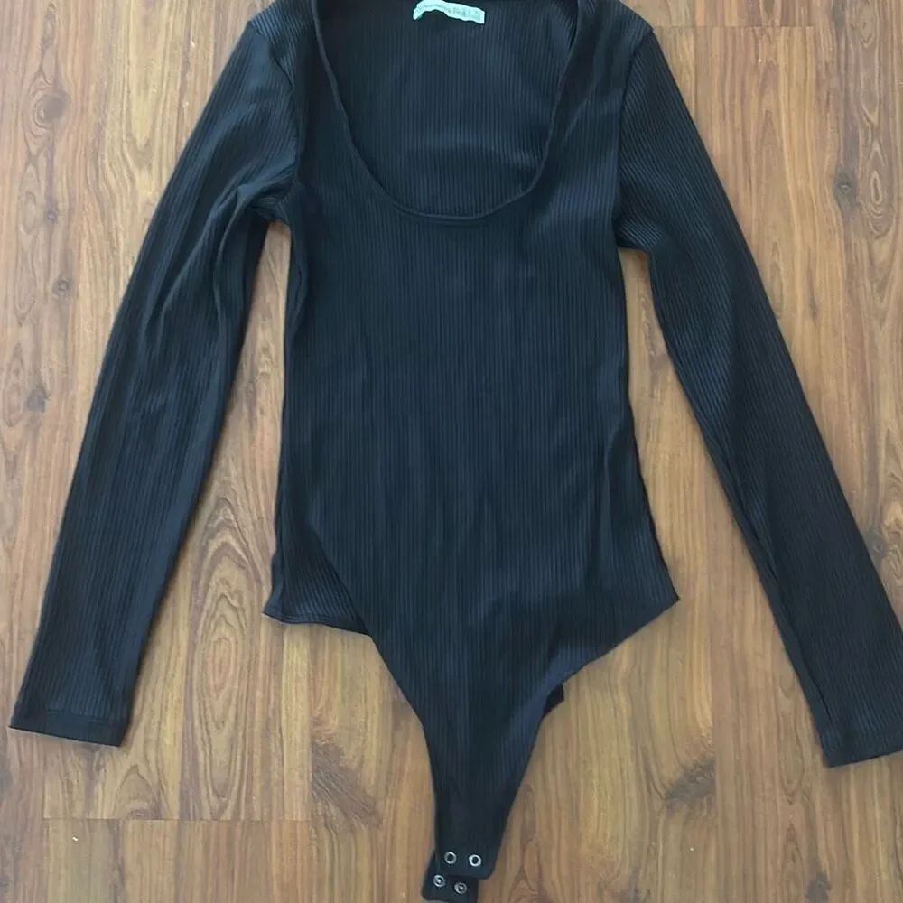 Abercrombie & Fitch black long sleeve ribbed bodysuit low  neck size s